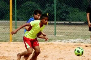 Novos talentos no futebol de areia são revelados nos JEMs