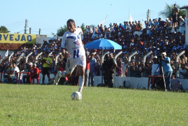 O atacante Z&eacute; Rodrigues, camisa 9 do Comercial Atl&eacute;tico Clube (Imagem:Reprodu&ccedil;&atilde;o)