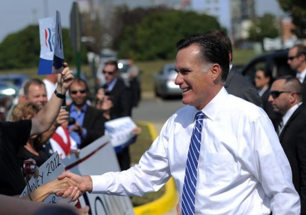 O candidato republicano à presidência dos EUA, Mitt Romney, faz campanha em Springfield, na Virgínia, nesta quinta-feira (27)(Imagem:Reprodução)