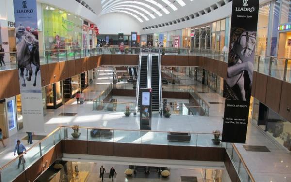 O Dubai Mall tem 1.200 lojas e aqu&aacute;rio gigante (Imagem:Reprodu&ccedil;&atilde;o)