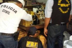 Operação da polícia flagra depósito clandestino de bebidas em Piripiri