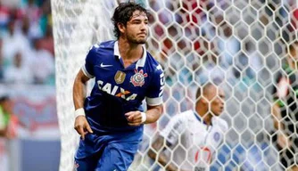 Pato contra o Bahia: disposto a voltar até a zaga para ajudar o Timão