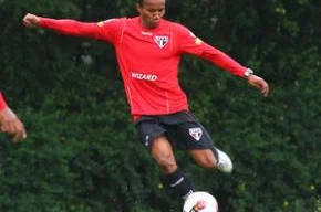 Paulo Assunção está liberado para poder estrear