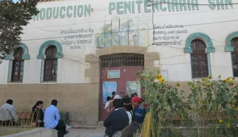 Penitenciária San Pedro, em Oruro: local onde os corintianos estão presos
