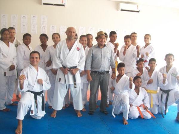 Pentacampe&atilde;o Mundial de Karat&ecirc; ministrou semin&aacute;rio para karatecas de Oeiras(Imagem:Reprodu&ccedil;&atilde;o)