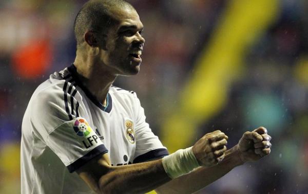 Pepe festeja a vitória do Real Madrid sobre o Levante(Imagem:Reprodução)