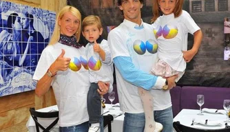Pirv e Giba, enquanto eram casados, com os filhos Patrik e Nicoll