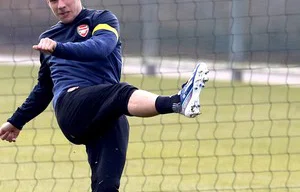 Podolski está fora de combate por, pelo menos, dois meses