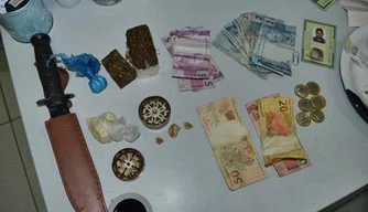 Polícia apreende drogas, dinheiro e documento falso com traficante em Água Branca