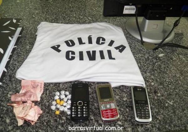 Polícia apreendeu drogas, dinheiro e celulares(Imagem:Reprodução)