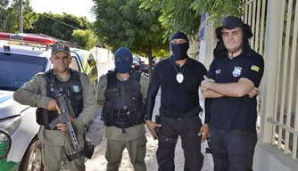 Policiais militares e civis em Cocal