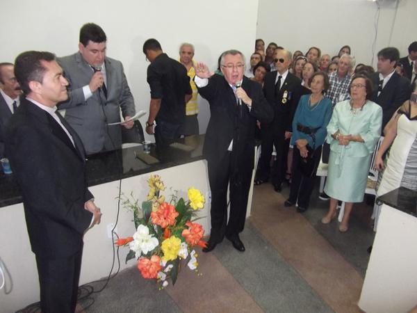 Posse de Kleber Eul&aacute;lio e do vice padre Walmir.(Imagem:Reprodu&ccedil;&atilde;o)