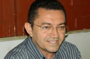 Prefeito de Picos contrata dezenas de servidores por apadrinhamento político.
