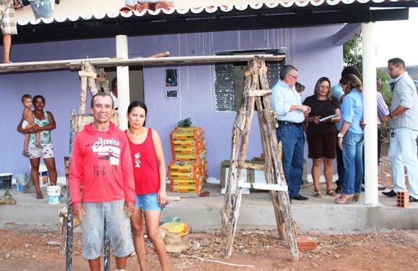 Prefeito Kleber Eulálio visita casas populares em construção no interior(Imagem:Divulgação)