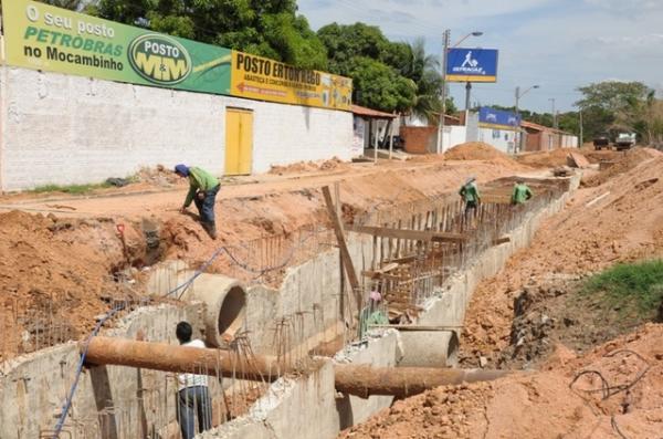 Prefeito vistoria pra&ccedil;a e galeria na zona Norte(Imagem:Reprodu&ccedil;&atilde;o)