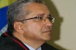 Promotor de Justiça Carlos Rubem Campos Reis.