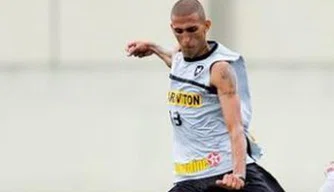 Rafael Marques usava o uniforme de treino número 13
