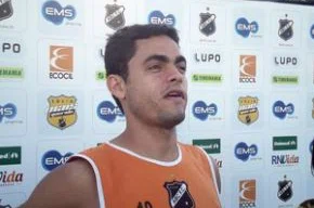 Raul saiu do banco e deu passe para o terceiro gol