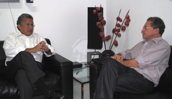 Reitor Luiz J&uacute;nior e o Deputado Assis Carvalho(Imagem:Reprodu&ccedil;&atilde;o)
