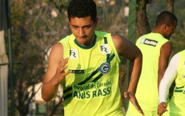 Renan Oliveira: meia foi titular nas últimas quatro partidas do Goiás (Imagem:Reprodução)