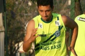 Renan Oliveira: meia foi titular nas últimas quatro partidas do Goiás