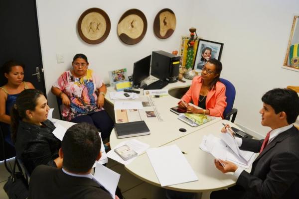 Reunião com moradores e a vereadora Rosário Bezerra(Imagem:Reprodução)