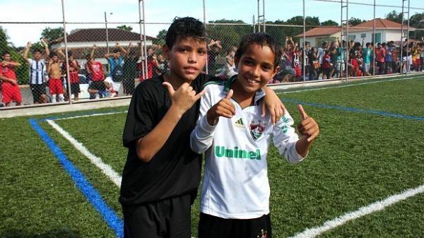 Richardson e Daniel esbanjaram alegria depois que receberam a not&iacute;cia de que estavam entre os seis selecionados na peneira do Flu (Imagem:Reprodu&ccedil;&atilde;o)