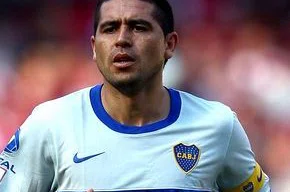 Riquelme é uma das opções para reforçar o meio- campo do Flu