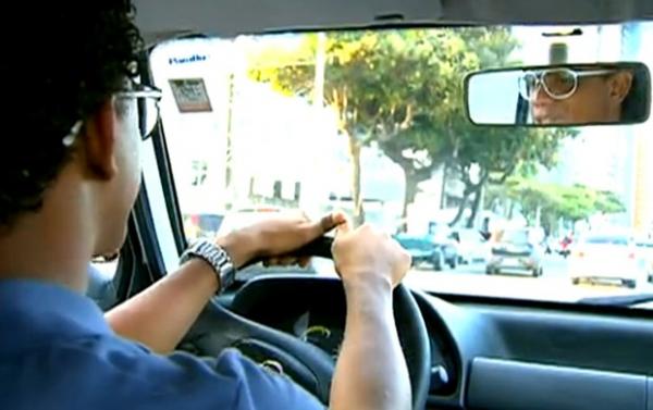 Rithely, que faz autoescola, ganhou tranquilidade para sair pelas ruas(Imagem:Reprodução)