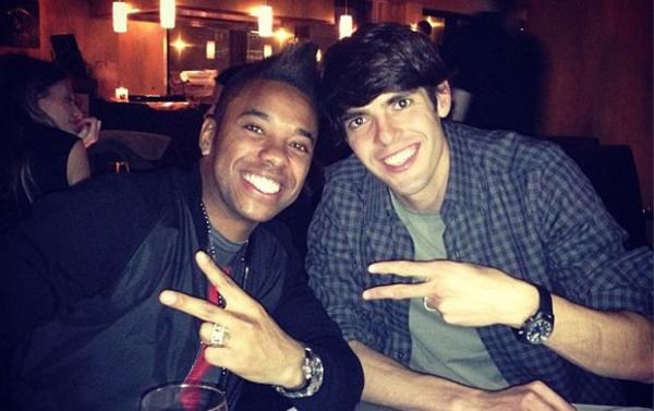 Robinho e Kak&aacute; durante jantar em Mil&atilde;o(Imagem:Reprodu&ccedil;&atilde;o)