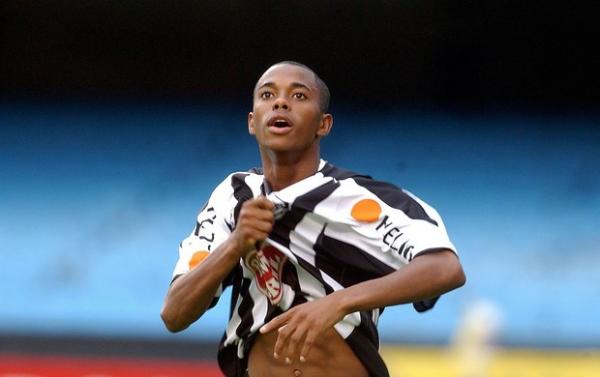 Robinho em 2004, ainda com 20 anos: bicampe&atilde;o brasileiro com o Santos(Imagem:Ag&ecirc;ncia Estado)