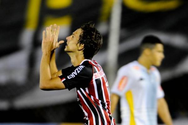 Rodrigo Caio fez o gol da vit&oacute;ria aos 36 minutos do segundo tempo, ap&oacute;s cruzamento de Carleto(Imagem:Reprodu&ccedil;&atilde;o)