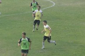 Rodriguinho participa de treino no América-MG