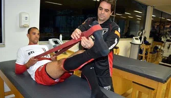 Roger Carvalho assinou com o São Paulo até abril do ano que vem.