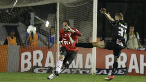 Rogério Ceni saiu de campo festejando uma grande atuação (Imagem: Rubens Chiri / Site oficial SPFC)