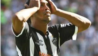 Ronaldinho Gaúcho agradece apoio do torcedor