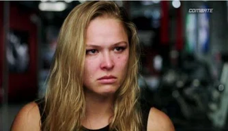 Ronda Rousey chora após derrota de Shayna Baszler