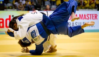Sarah Menezes derrota Amelie Rosseneau em sua segunda luta no Mundial