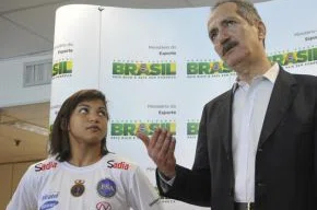 Sarah Menezes e o Ministro do Esporte.