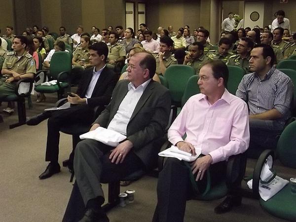 Secret&aacute;rio Ernani Maia acompanha a palestra(Imagem:Reprodu&ccedil;&atilde;o)