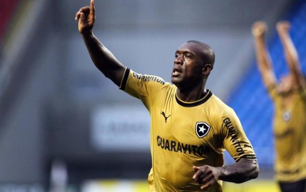 Seedorf n&atilde;o deve ter marca&ccedil;&atilde;o individual neste domingo(Imagem:Reprodu&ccedil;&atilde;o)