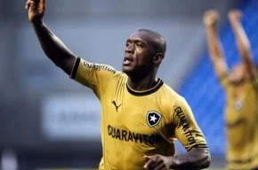 Seedorf não deve ter marcação individual neste domingo