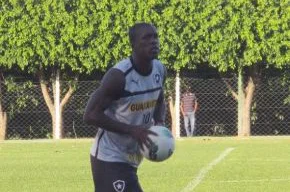 Seedorf treinou normamente nesta quinta-feira
