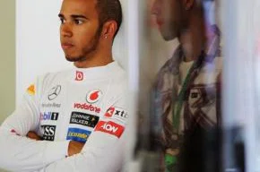 Sem se acertar com McLaren, Hamilton faz mistério sobre seu futuro na Fórmula 1