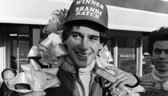 Senna em sua primeira vitória no dia 15 de março de 1981