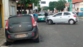 Suposto menor causa acidente com carro roubado na zona Sul de Teresina
