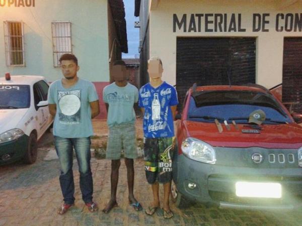 Suspeitos preso pela pol&iacute;cia.(Imagem:Reprodu&ccedil;&atilde;o)