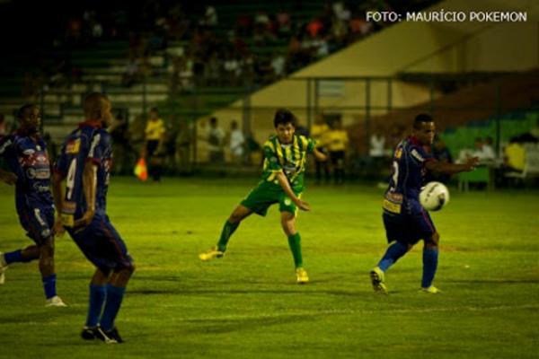 Tadeu chuta para marcar o segundo gol da Sep. (Imagem:Reprodu&ccedil;&atilde;o)