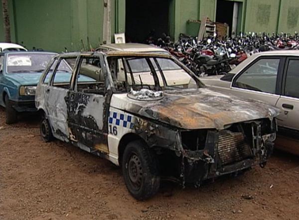 T&aacute;xi ficou totalmente destru&iacute;do(Imagem:Reprodu&ccedil;&atilde;o)
