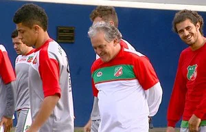 Técnico elogia entrosamento e prevê mais evolução na equipe